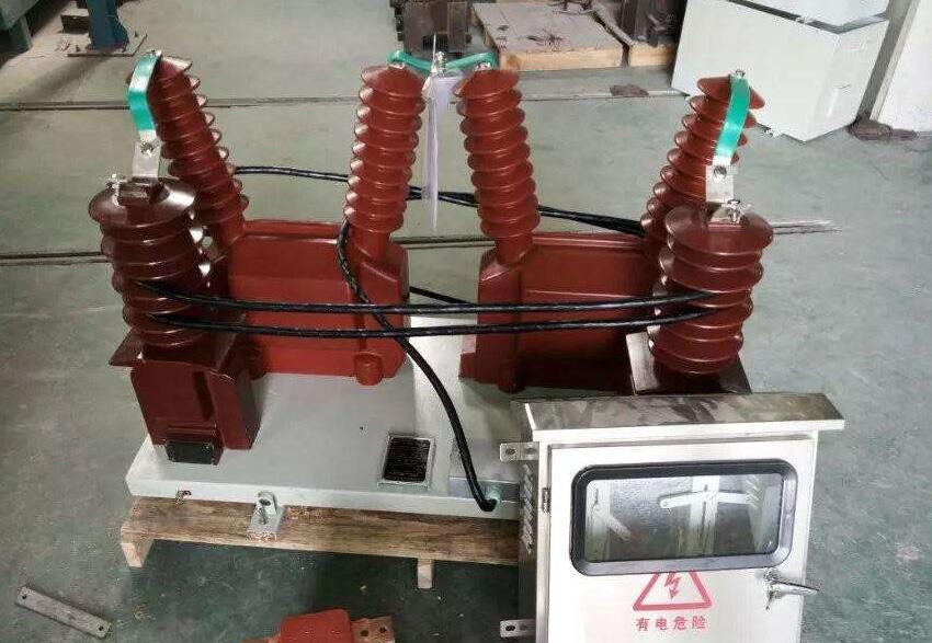 西安35KV干式组合互感器现货*JLSZ-35价格部分技术参数技术指标: 1、额定电压:35KV 2、接法:二元件V/V接法 三元件Y/YO接法 3、额定频率:50HZ 4、电压比:35KV/100V 5、电压准确等级:0.2;电流准确等级:0.2S 6、额定负荷:电压30VA;电流15VA 7、功率因数:0.8 8、电流比5--500A/5A(可制作双变比) 9、工频耐压:10.